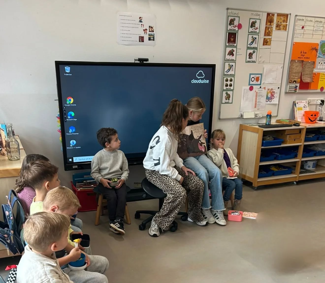 Tijdens de kinderboekenweek lezen de kinderen van de bovenbouw iedere dag voor aan de kinderen van de onderbouw. Een feest voor beiden! 📖📘

#kinderboekenweek #opavontuur