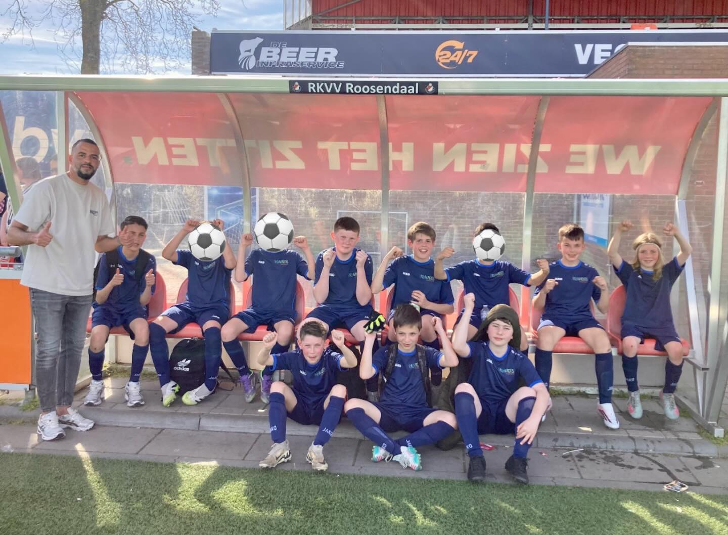 Een heerlijke dag gehad afgelopen woensdag bij het schoolvoetbaltoernooi! ☀️ Trots op onze jongens en meisjes die De Klimroos hebben vertegenwoordigd op het veld ⚽️