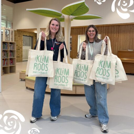 Aanstaande vrijdag 17 april zetten wij onze deuren open voor alle (nieuwe) ouders die geïnteresseerd zijn in onze opvang, zorg en/of ons onderwijs 📚

Tijdens deze ochtend besteden wij aandacht aan het thema taal. Hoe begeleiden en stimuleren wij de taalontwikkeling bij kinderen van 0 tot 12 jaar die soms ook een zorgvraag hebben? 🗣️💬

Om 10.00 uur is er een vrijblijvende rondleiding. 

Je bent van harte welkom om een kijkje te komen nemen, sfeer te komen proeven en kennis te komen maken met kindcentrum De Klimroos. 

Kom je ook? De koffie staat klaar en de goodiebags zijn gevuld! ☕️🛍️

8.45 – 11.00 uur
Kindcentrum De Klimroos
Platinadijk 25, Roosendaal 

#openochtend #koffieochtend #kindcentrumdeklimroos