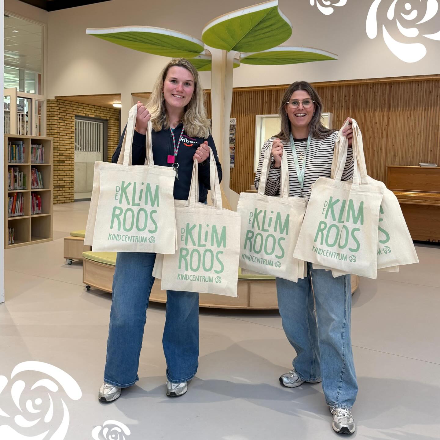 Aanstaande vrijdag 17 april zetten wij onze deuren open voor alle (nieuwe) ouders die geïnteresseerd zijn in onze opvang, zorg en/of ons onderwijs 📚

Tijdens deze ochtend besteden wij aandacht aan het thema taal. Hoe begeleiden en stimuleren wij de taalontwikkeling bij kinderen van 0 tot 12 jaar die soms ook een zorgvraag hebben? 🗣️💬

Om 10.00 uur is er een vrijblijvende rondleiding. 

Je bent van harte welkom om een kijkje te komen nemen, sfeer te komen proeven en kennis te komen maken met kindcentrum De Klimroos. 

Kom je ook? De koffie staat klaar en de goodiebags zijn gevuld! ☕️🛍️

8.45 – 11.00 uur
Kindcentrum De Klimroos
Platinadijk 25, Roosendaal 

#openochtend #koffieochtend #kindcentrumdeklimroos